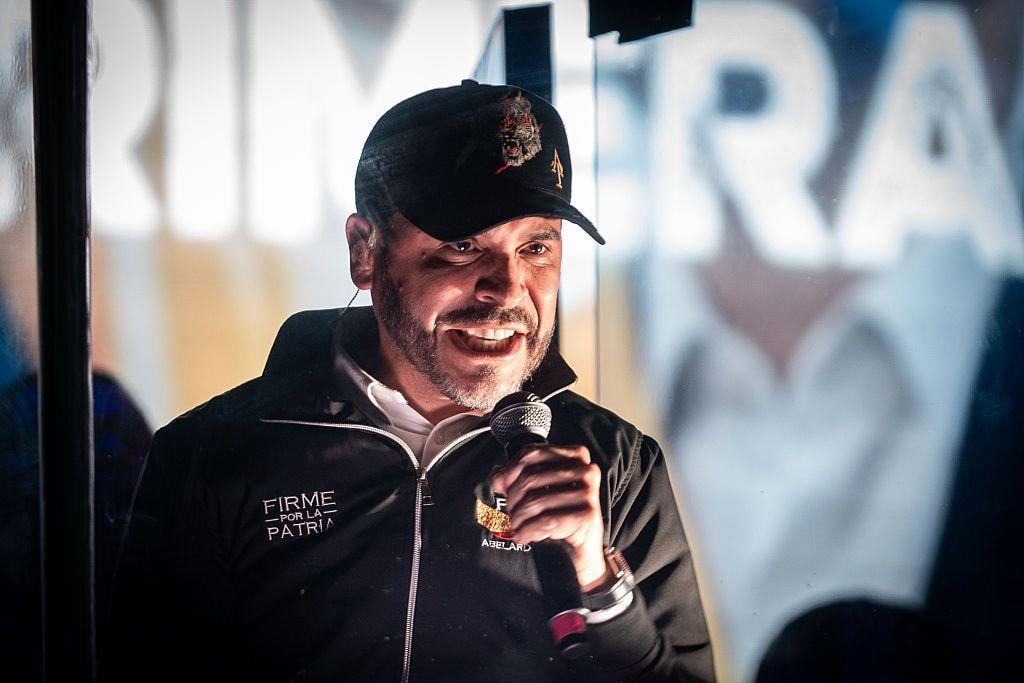 El abogado ultraconservador Abelardo de la Espriella es uno de los candidatos que podría pasar a un balotaje presidencial en Colombia.