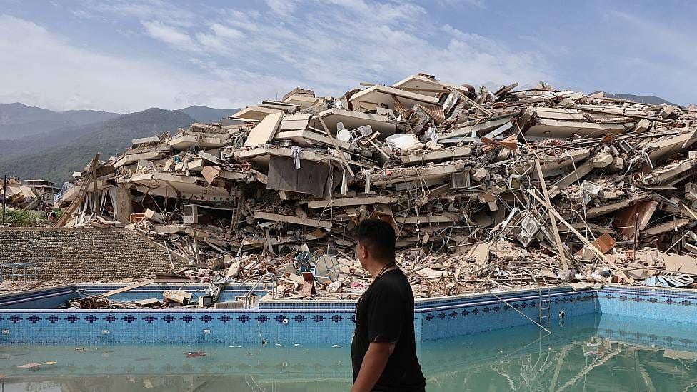 Edificios colapsados en el estado de La Guaira, uno de los más afectados por los terremotos en Venezuela.