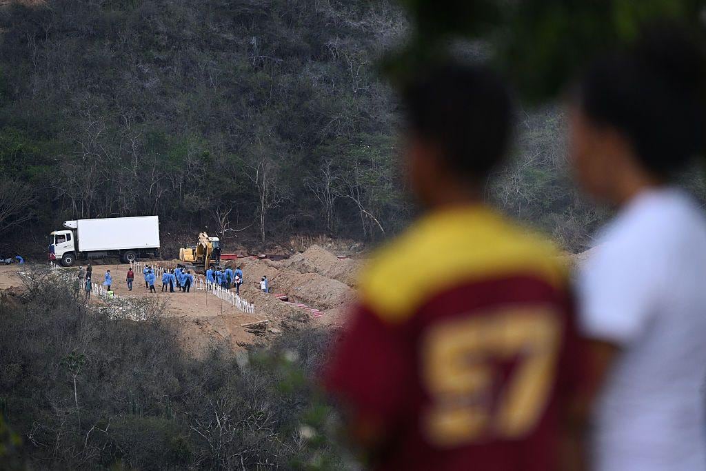 El cementerio La Esperanza está ubicado a una hora de La Guaira, la zona más afectada por los terremotos.