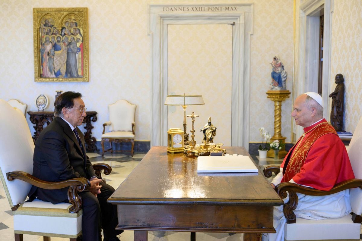 El presidente José María Balcázar sostuvo una audiencia privada con el papa León XIV en el Vaticano. Foto: AFP.