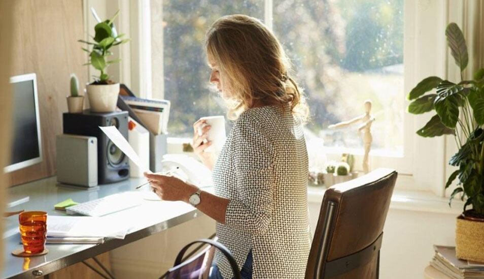 Muchas personas piensan que encontrar trabajo pasando la base 5 será imposible y que las puertas fácilmente no se les abrirá. Sin embargo, existen empresas que sí aceptan a este grupo etario para formar parte de sus planillas. (Foto: Getty)