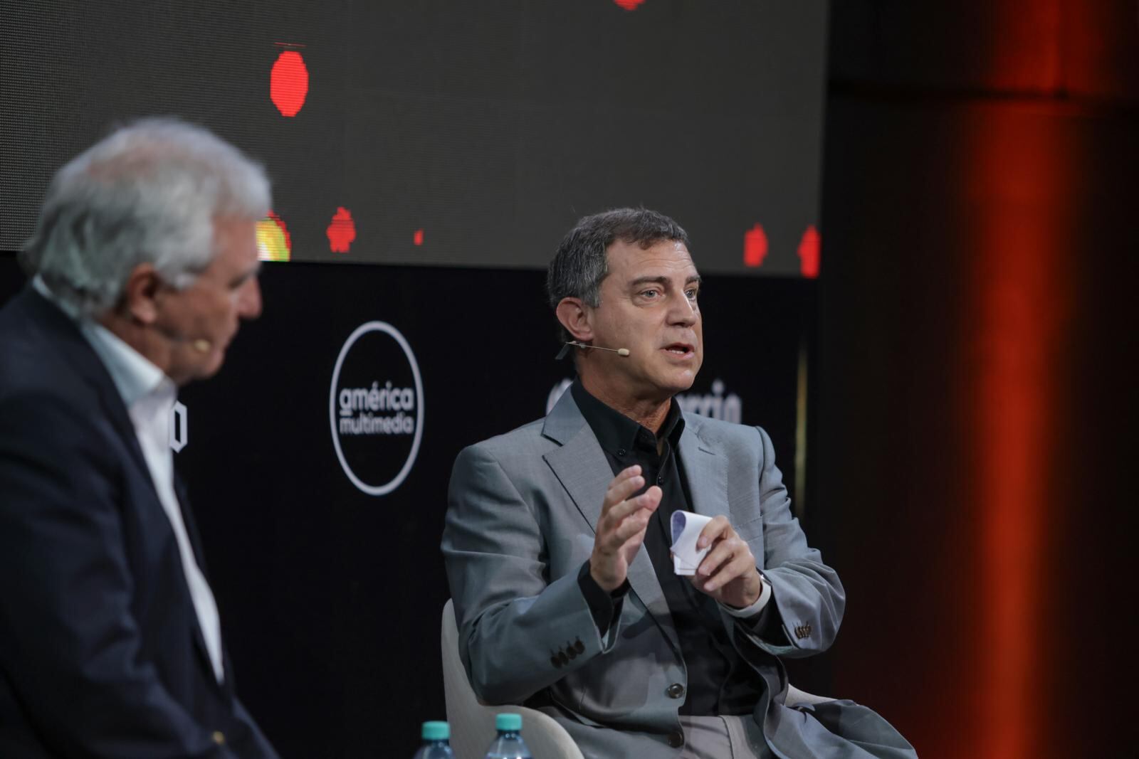 "Últimas proyecciones electorales a cuatro días de la primera vuelta", realizado por El Comercio y América Multimedia. Andrés Malamud en diálogo con Mario Ghibellini. Foto: Hugo Pérez / El Comercio