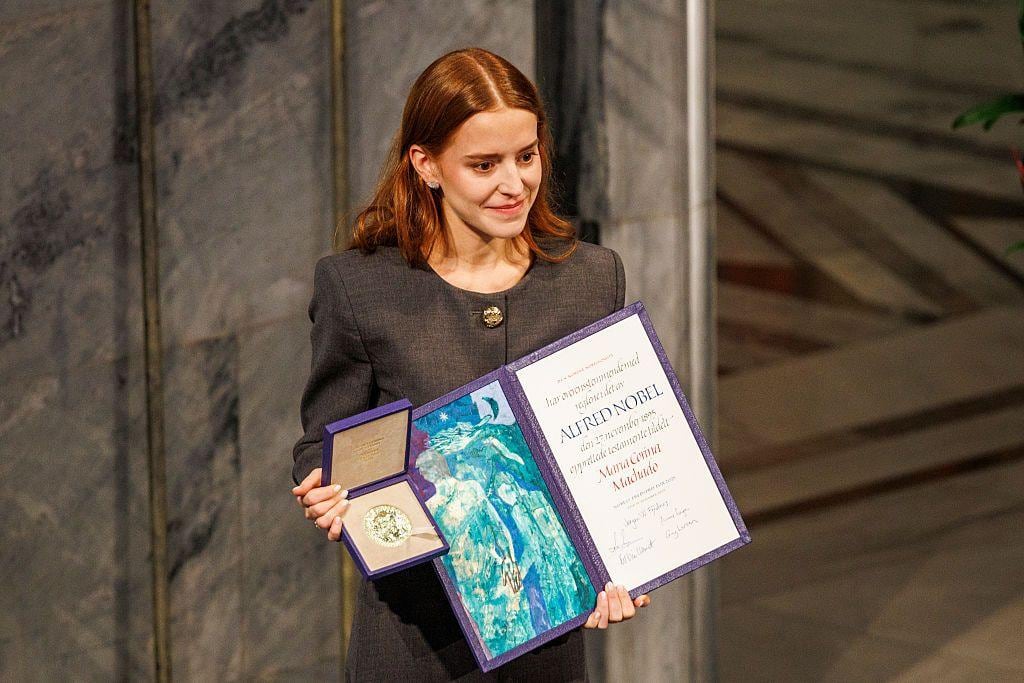 Ana Corina Sosa Machado recibió la medalla y el diploma del Nobel de la Paz de su madre.