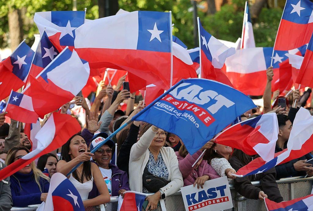 Los partidarios de Kast estallaron en júbilo al conocerse los primeros resultados.