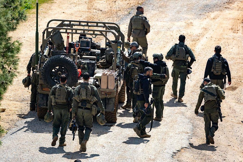 Soldados del ejército israelí se congregan en la frontera con Líbano. (Foto: EFE)