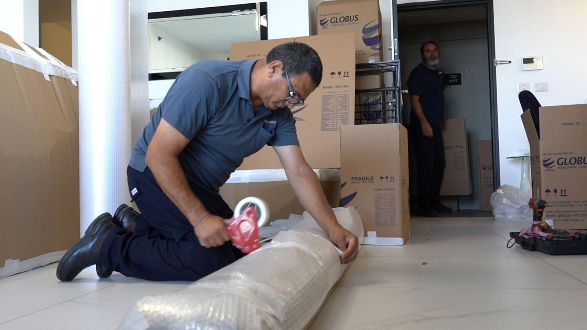 Los operarios de la empresa encargada de la mudanza de los Avidan dicen que han notado que más gente se marcha de Israel desde los ataques del 7 de octubre.