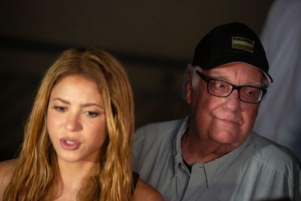 Howard Buffett, hijo del multimillonario estadounidense Warren Buffett, acompañó hace poco a la cantante Shakira en su visita a las zonas afectadas por el terremoto en Colombia.