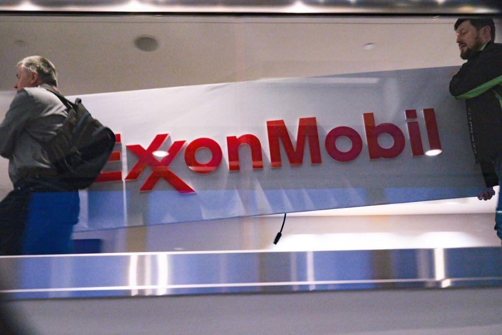 ExxonMobil defendió su programa afirmando que, “a la fecha”, procesó más de 30,000 toneladas de desechos plásticos para convertirlas en materia prima aprovechable.