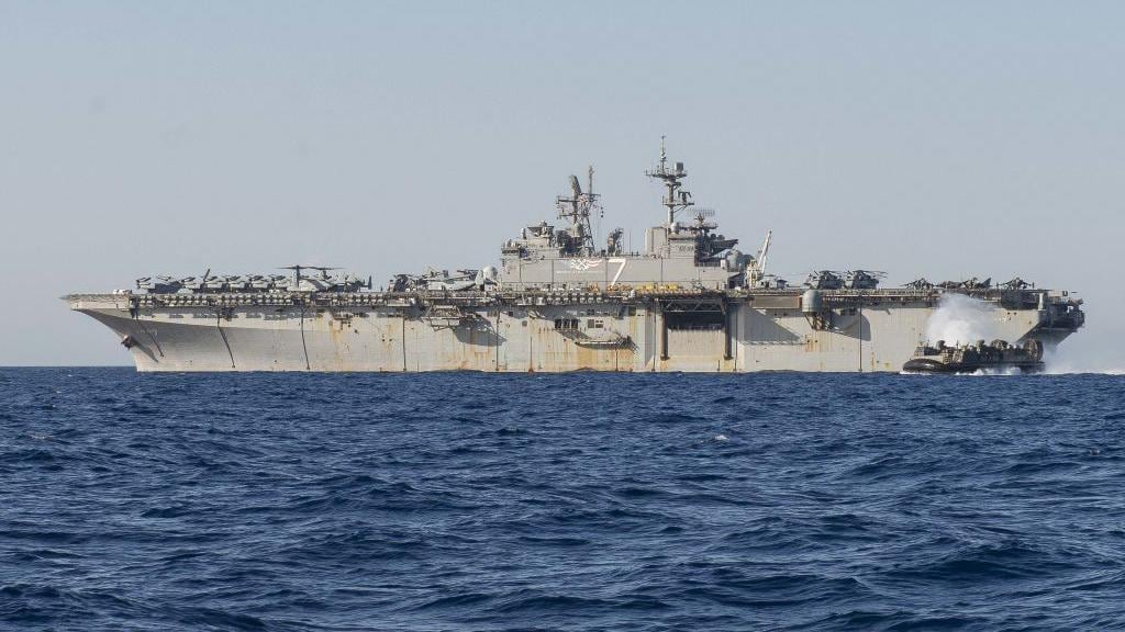 El USS Iwo Jima es un barco anfibio de asalto que forma parte de la operación militar antidrogas de EE.UU. en el Mar Caribe.