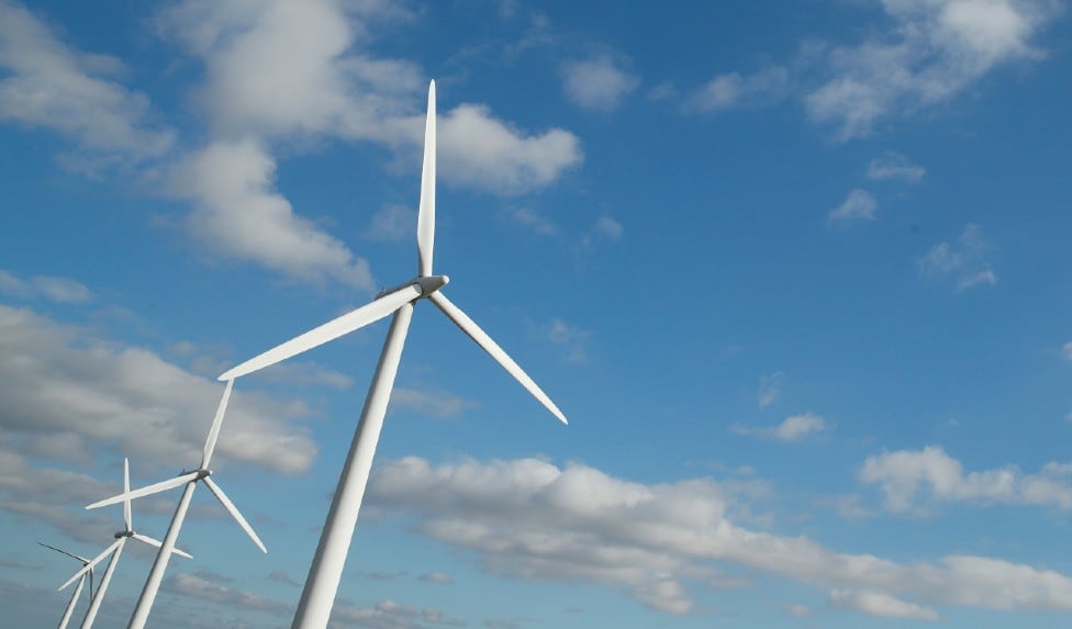 TotalEnergies avanza con nuevos proyectos en el mercado peruano, incluyendo el segmento de energía eólica.