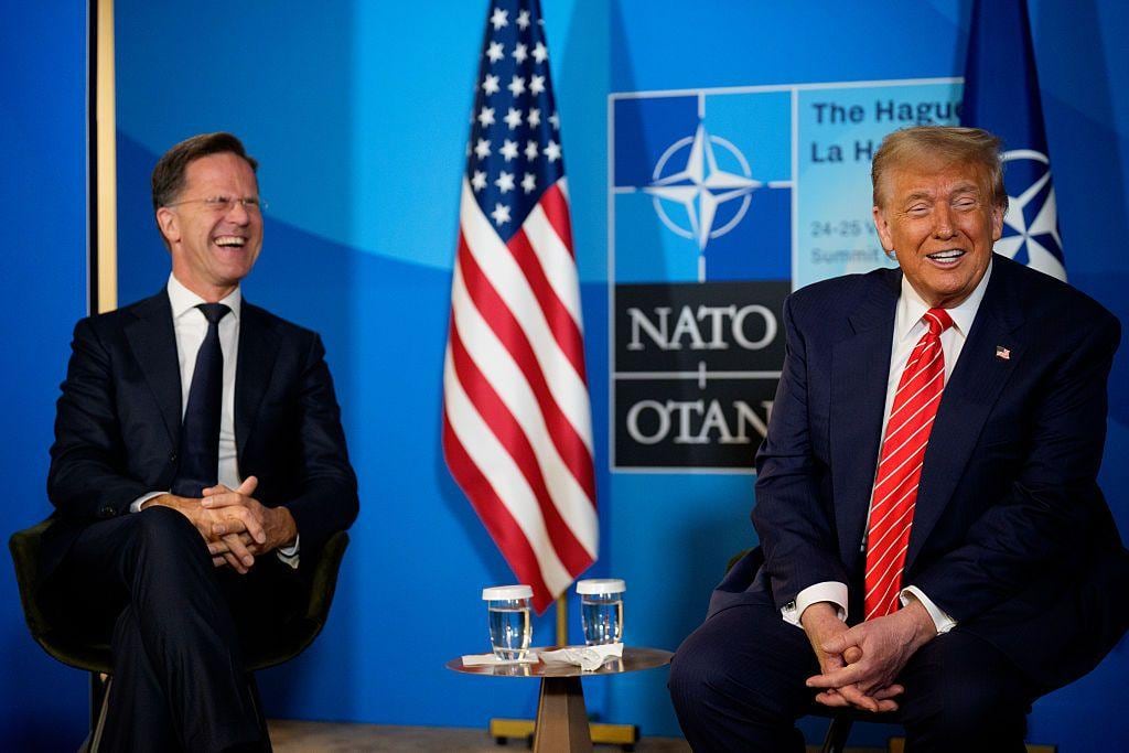 El secretario general de la OTAN, Mark Rutte, ríe junto a Donald Trump.