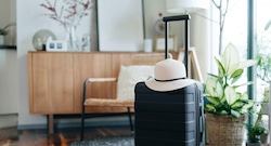 Alquilar a través de Airbnb, Booking y más tendría nuevas reglas: las dos caras de la moneda
