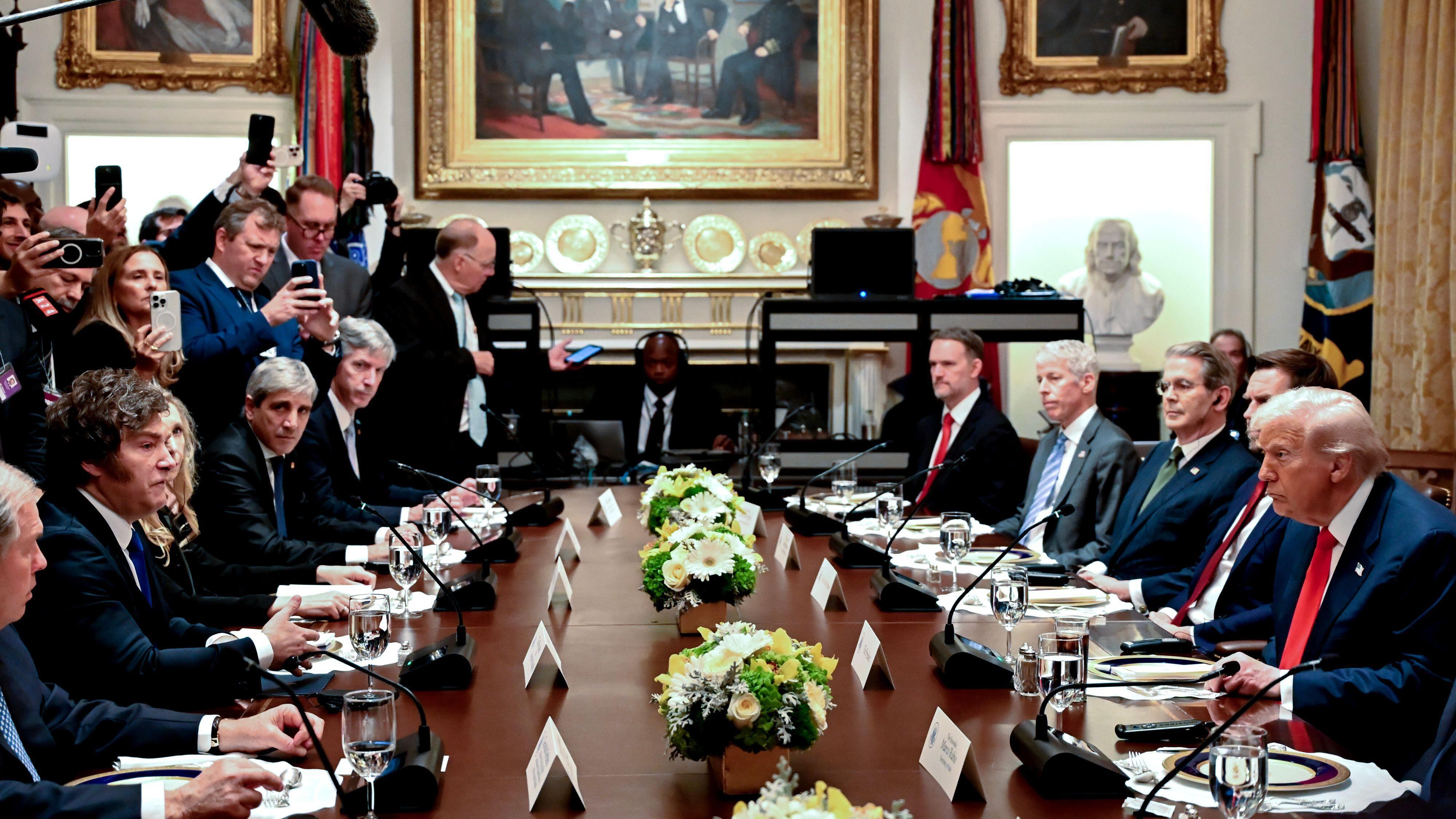 Milei y Trump se reunieron en un almuerzo en la Casa Blanca.