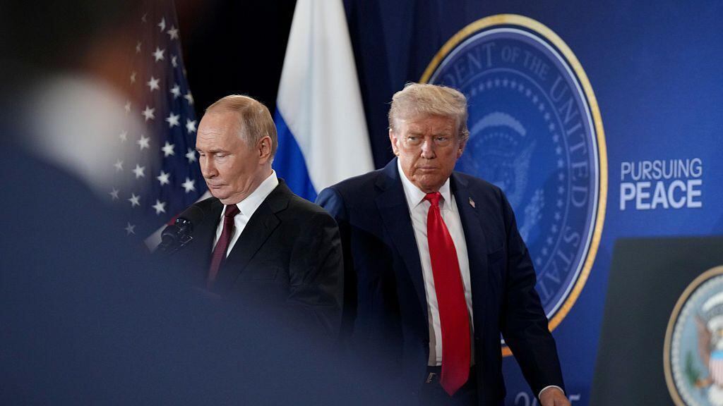 Trump y Putin se reunieron en Alaska en agosto, pero la segunda reunión prevista en Budapest ha sido suspendida.