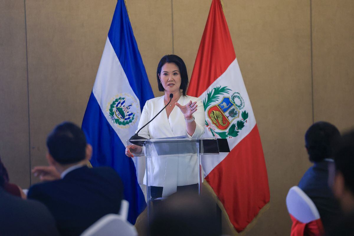 Keiko Fujimori descartó una recomposición del Gabinete y ratificó su respaldo a Luis Galarreta durante su visita oficial a El Salvador. Foto: Presidencia.