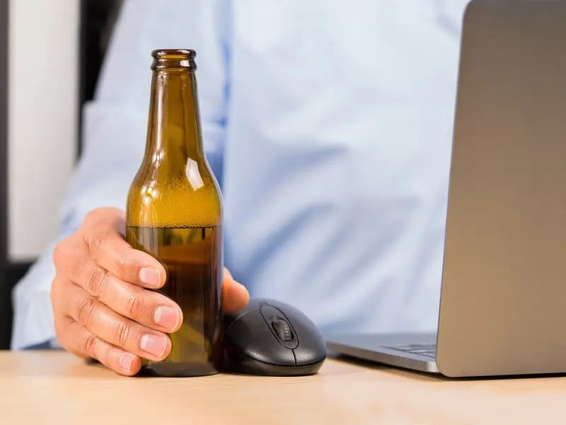 De acuerdo con el reglamento de tránsito, el estado de embriaguez con 0.50 gramos de alcohol en la sangre. Foto: referencial / Infoempleo