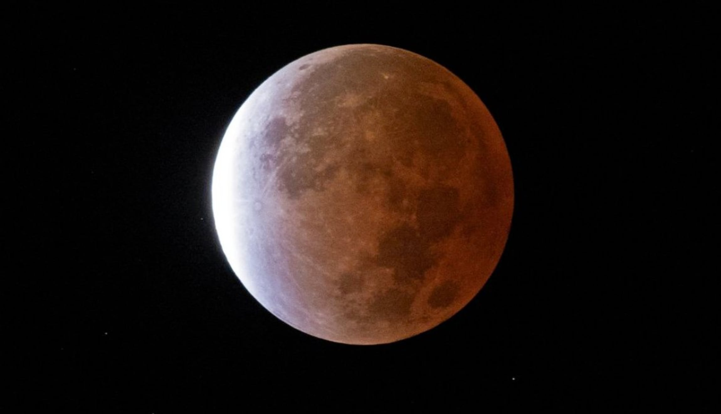 Este jueves 27 y viernes 28 de agosto se podrá observar el eclipse lunar parcial o la también llamada Luna de Sangre. A continuación, te dejo con todos los detalles de este fenómeno astronómico. (Foto: @Nasa_es)