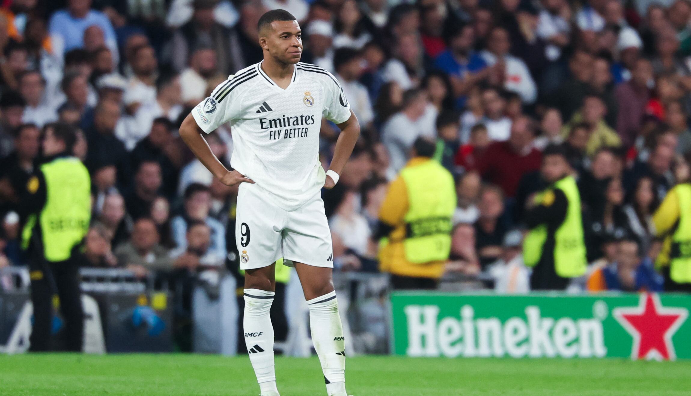Real Madrid no levanta cabeza y cayó 1-3 en el Bernabéu contra el Milan por la Jornada 4 de la UEFA Champions League. (Foto: AFP)