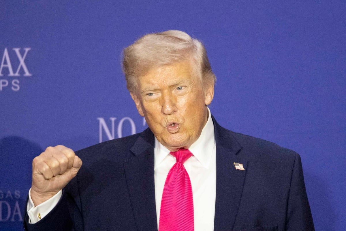 Según el presidente de Estados Unidos la tripulación iraní “se negó a escuchar”, por lo que el buque fue atacado en aguas del golfo de Omán, y en este momento se encuentra “bajo custodia” de la Marina estadounidense. (EFE/EPA/RONDA CHURCHILL)