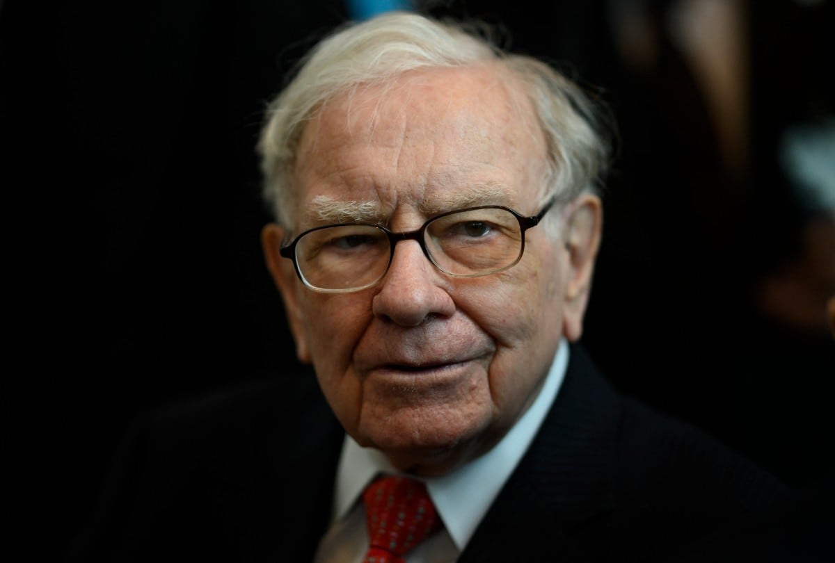 Warren Buffett deja en su cita del día una enseñanza sobre preparación, riesgos y momentos de dificultad. | Crédito: JOHANNES EISELE / AFP