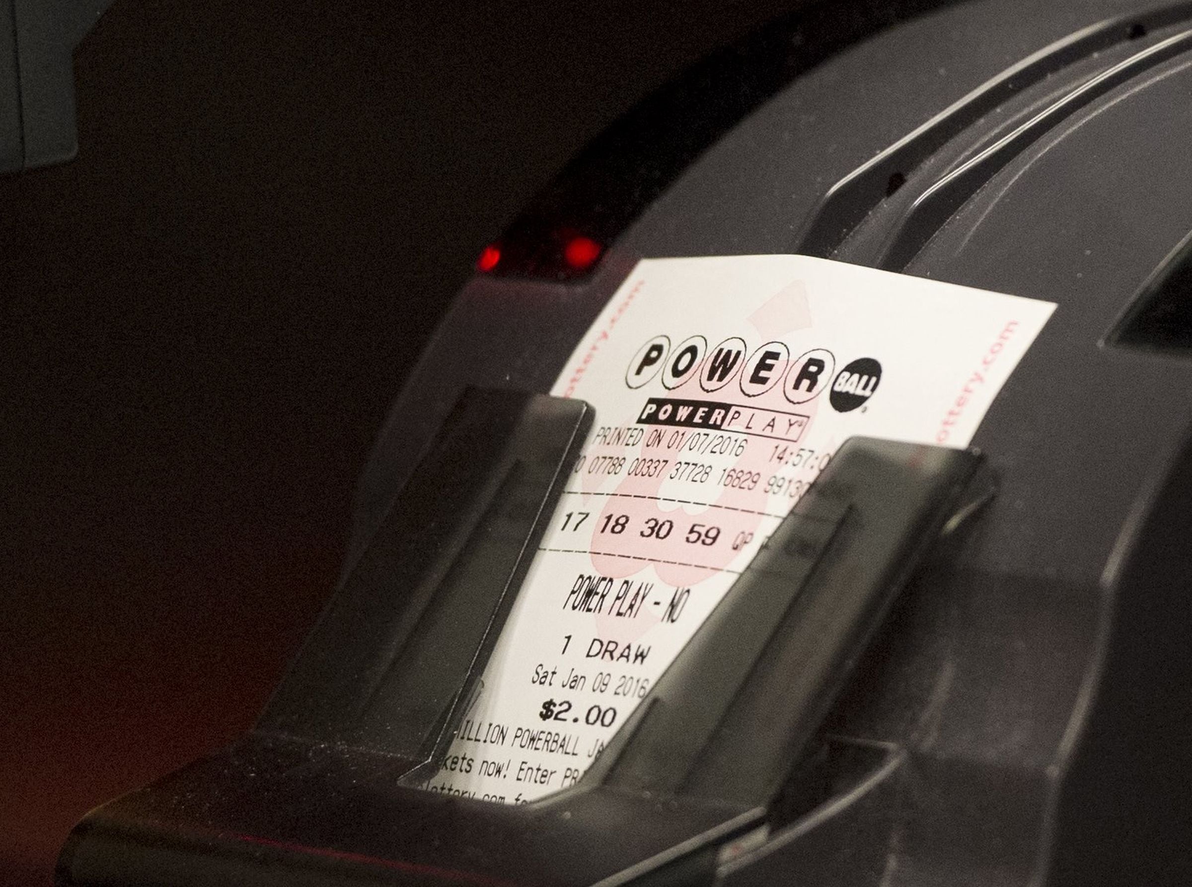 Las fechas de caducidad de los boletos del Powerball suelen variar entre 90 días y un año, dependiendo de la jurisdicción de venta. (Foto: Saul LOEB / AFP)