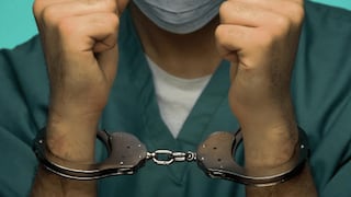 ¿Cuántos año de cárcel puede recibir el personal de salud si comete negligencia médica?