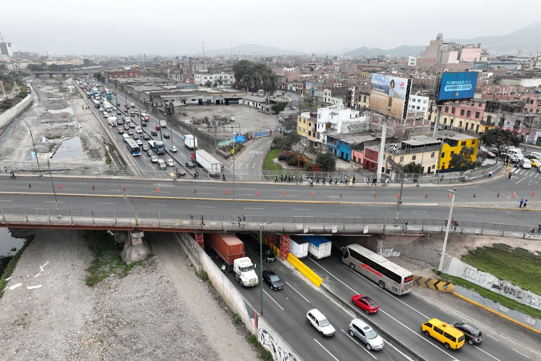 Cierre parcial del puente Ricardo Palma entre los distritos del Rímac y Cercado de Lima, por trabajos de apuntalamiento en el puente en el sentido de sur a norte. (Foto: Difusión)