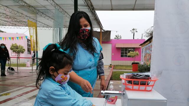 Dos colegios abrieron sus aulas en Lima y 10 lo harán en las próximas semanas