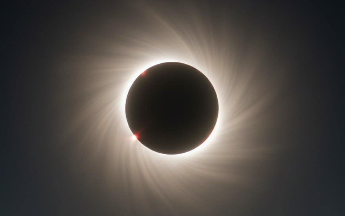 El eclipse solar total del 12 de agosto recorrerá parte del hemisferio norte y ofrecerá un espectáculo único para millones de personas. (Foto: Imagen creada por El Comercio MAG usando Gemini)
