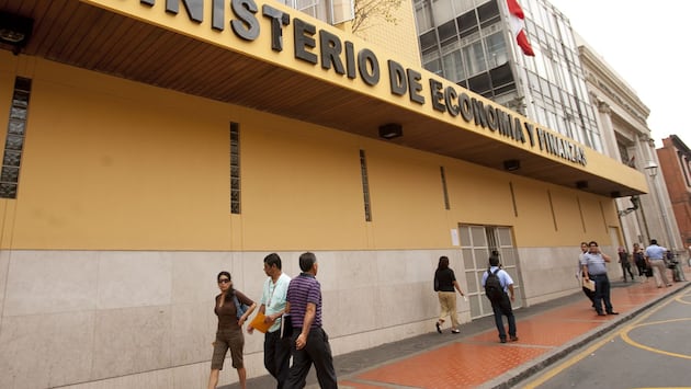 El MEF identificó 660 propuestas de intervenciones para simplificar normas o eliminar sobrecostos, de las cuales 451 ya han sido culminadas. (Imagen: Andina)
