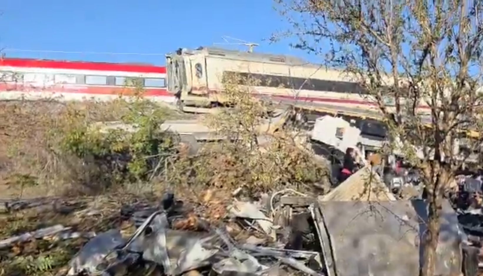 El accidente ocurrió en la provincia de Toledo, al sur de Madrid, cuando colisionaron un tren de Renfe y otro de Iryo. (Captura de video).
