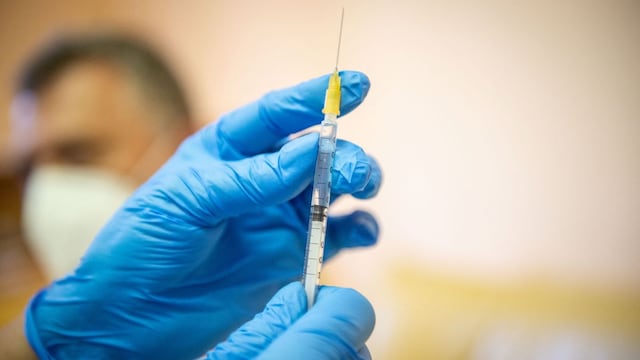 OMS advierte que puede haber desabastecimiento de jeringas para vacunas