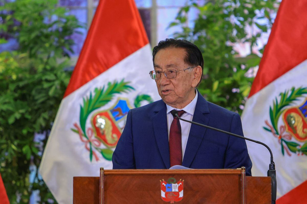 Balcázar participó en actividad por el Día del Trabajo y sostuvo que la falta de comprensión de lectura afecta el diálogo y el fortalecimiento institucional. Foto: Presidencia.