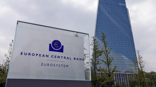 Los mínimos de 20 años del euro ponen al BCE frente a costosas decisiones