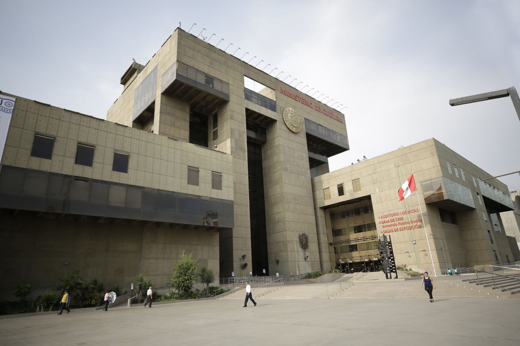 Panorama denunció que el Ministerio de Cultura emitió órdenes de servicios duplicados.