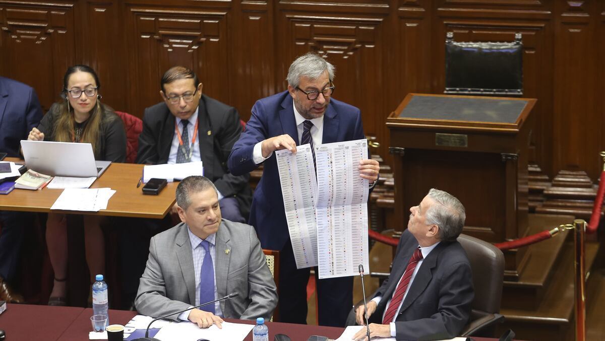 Son más de 40 partidos que participarán en las elecciones del 2026, por lo que la cédula será de un tamaño mucho más grande. Foto: GEC