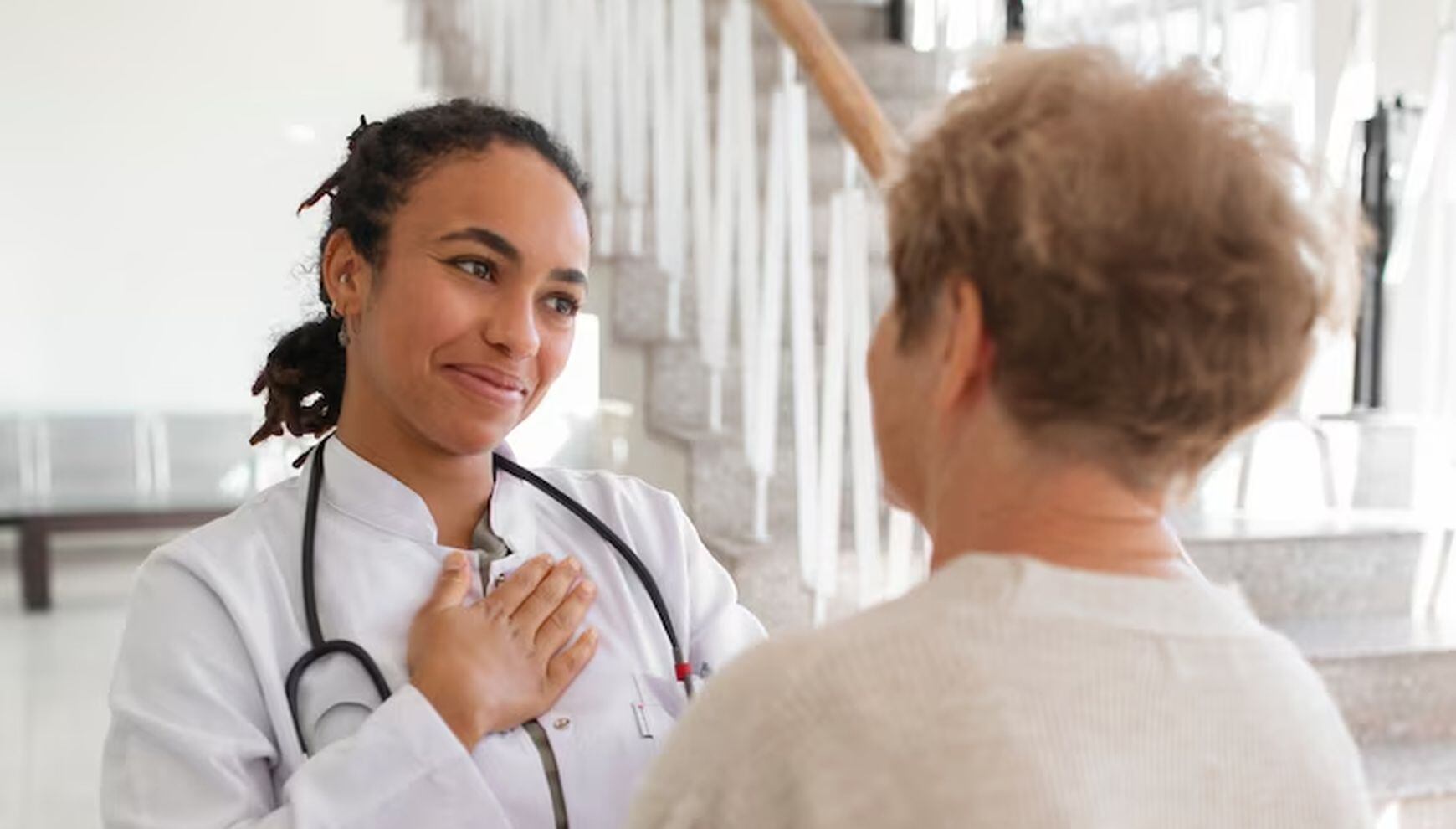 Las personas del condado de Los Ángeles, que tiene deudas médicas, podrán estar tranquilas después que les perdonaron lo que deben (Foto: Freepik)