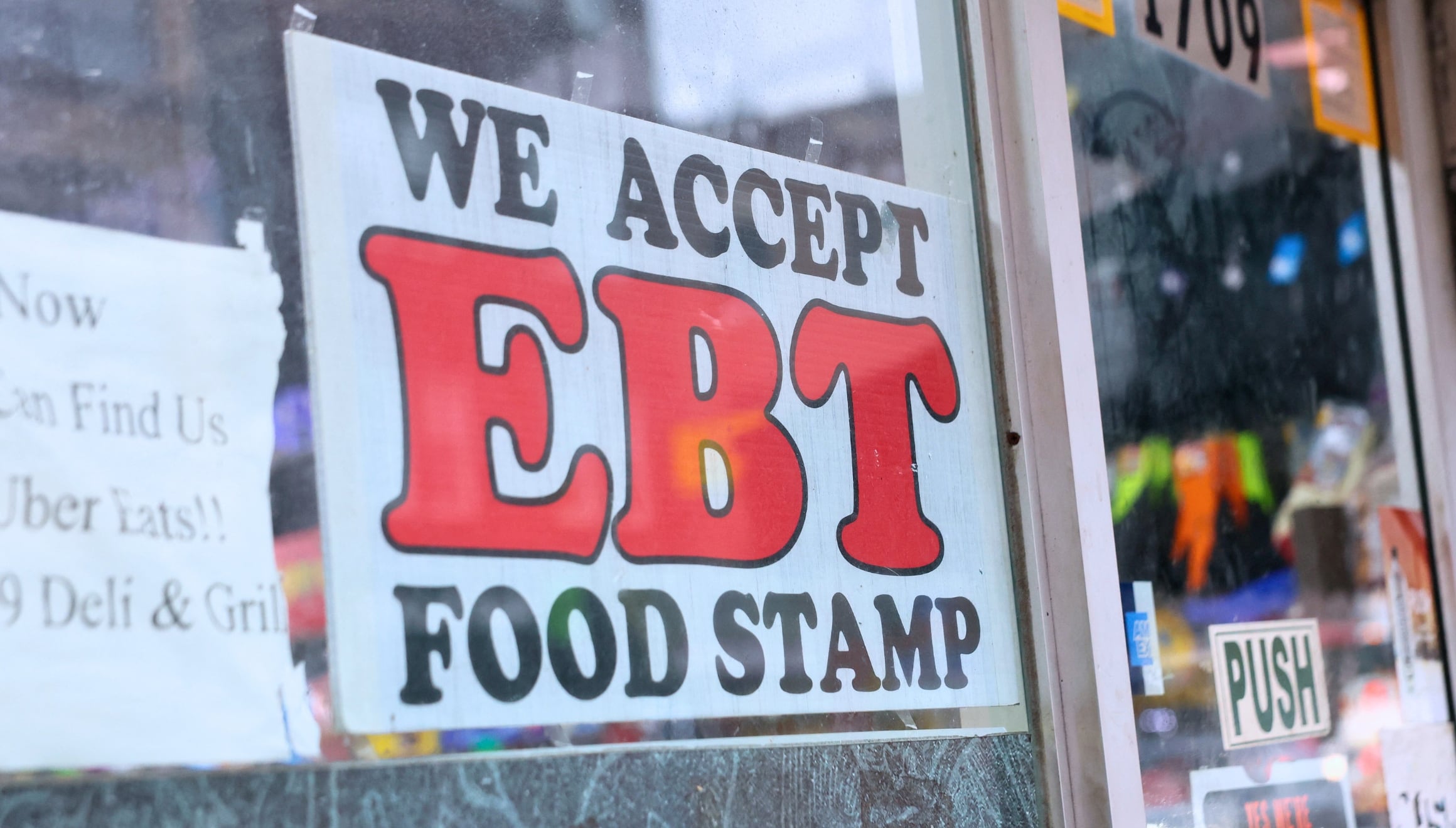 Un comercio en la Ciudad de Nueva York, donde aceptan pagos con las tarjetas EBT (Foto: AFP)