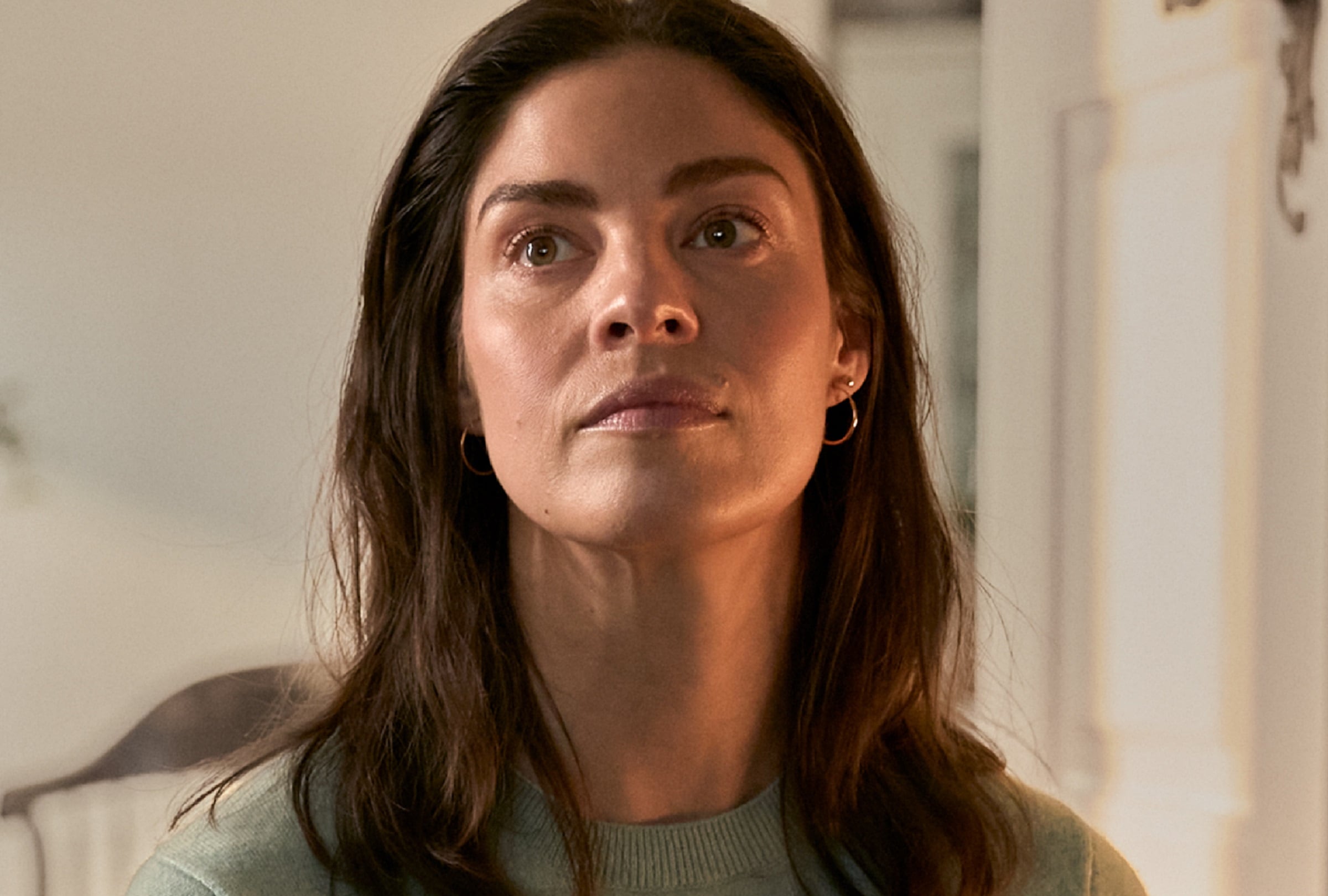 Natalie Madueno interpreta a Helene Søderberg, una mujer que debe descubrir su vida pasada, en la película danesa "The Secret Woman" (Foto: Netflix)
