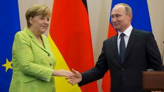 Putin y Merkel muestran dificultades para apartar sus diferencias en tensa reunión bilateral