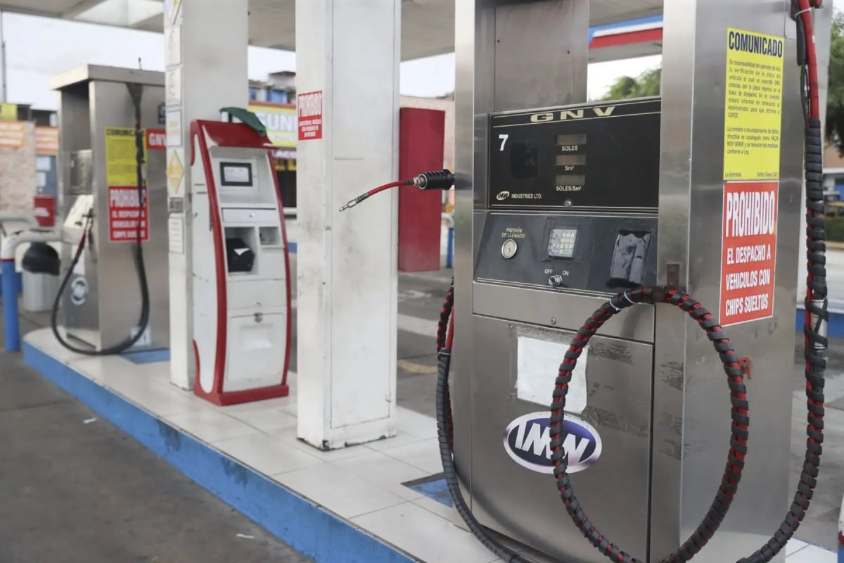 El Minem atribuyó la flexibilización a dificultades logísticas, cierres de puertos y restricciones operativas en la Refinería de Talara. (Foto: Andina)