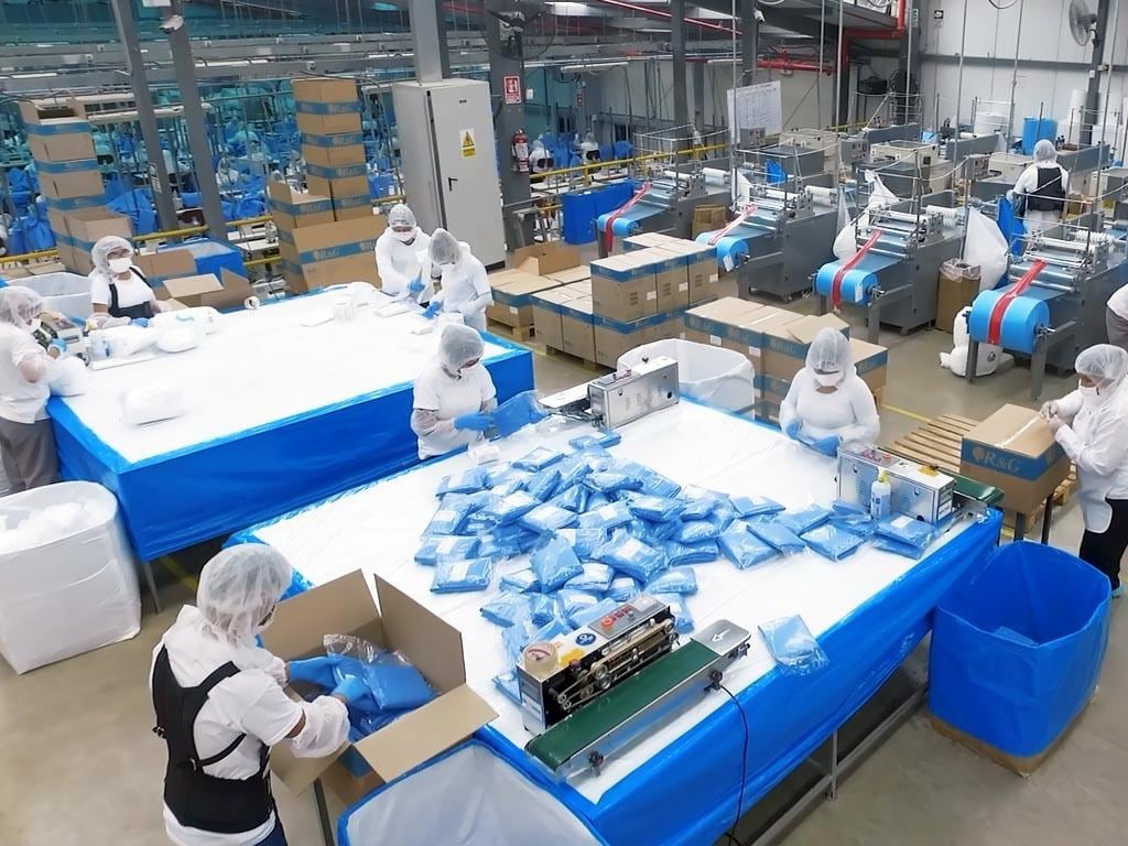 Empresa peruana R&G logró fabricar un millón de mascarillas diarias durante la pandemia de la covid.