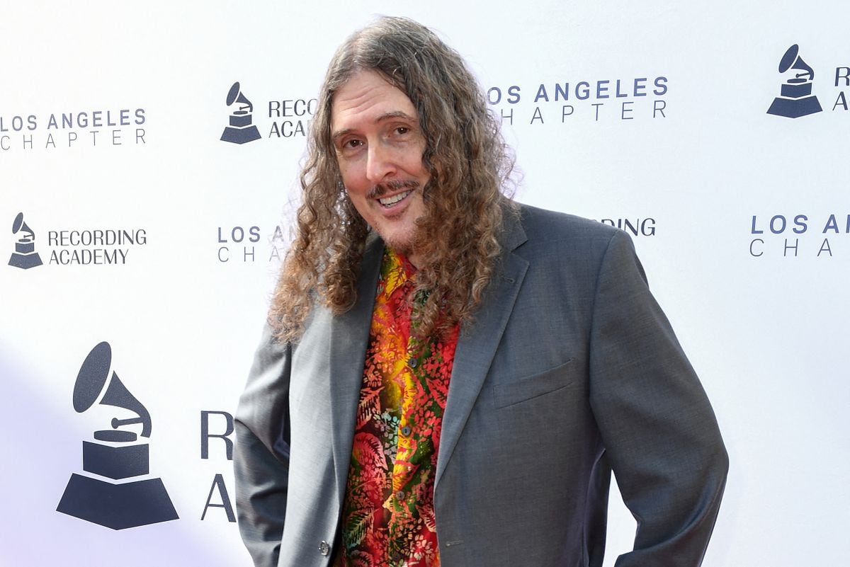 El músico estadounidense "Weird Al" Yankovic asiste a la celebración de las nominaciones a la 66.ª edición de los premios Grammy, organizada por la Academia de la Grabación de Los Ángeles en NeueHouse, Los Ángeles, el 27 de enero de 2024 (Foto: Valerie Macon / AFP)