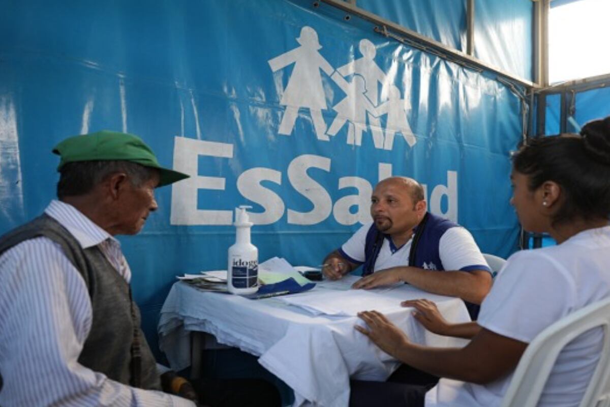 "Cuando un trabajador se enferma y no puede trabajar, el empleador es responsable de su remuneración los primeros 20 días y luego lo es EsSalud. Eso siempre que el empleador tenga éxito al solicitar el reembolso". (Foto: EsSalud)