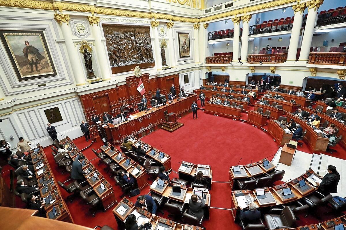 El Pleno del Congreso aprobó incorporar a docentes de establecimientos penitenciarios a la carrera pública magisterial. Foto: Congreso.
