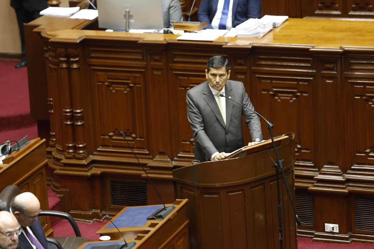 El presidente del Consejo de Ministros, acompañado por el gabinete en pleno, se presentan ante el Congreso de la República para solicitar el voto de confianza ante la representación nacional, en cumplimiento del procedimiento constitucional establecido para el inicio de funciones del Ejecutivo.
Fotos: Mario Zapata N. / @photo.gec