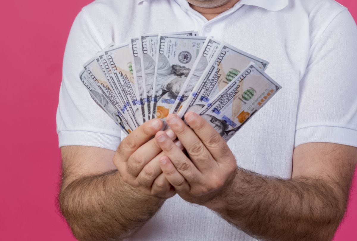 Revisa quiénes pueden obtener cada depósito, las fechas programadas y las condiciones para recibir beneficios de jubilación, discapacidad, alivio tributario o pensiones públicas (Foto: Magnific)