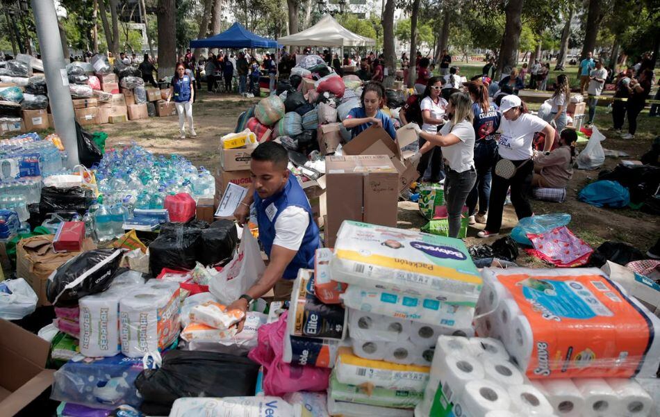 Comunidad venezolana en Perú reúne donaciones para apoyar a damnificados por los terremotos. (Foto: Julio Reaño/@photo.gec)