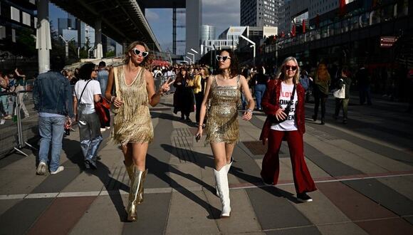 El diseñador David Koma dijo a Vogue que uno de sus vestidos se agotó en un día después de ser usado por Beyoncé, mientras que sus seguidores en Instagram aumentaban de golpe en un 53%. (Foto: AFP)