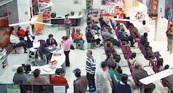 Cajas y financieras mejoran, pero una de cada tres está en rojo, ¿en cuál ahorra usted?